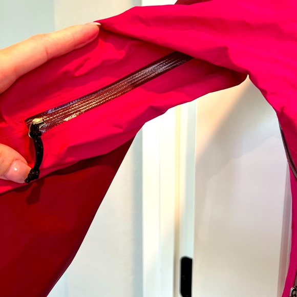 Outdoor Research - Picture 3 of 9